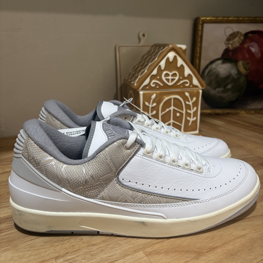 Jordan Men's White and Gray Sneakers